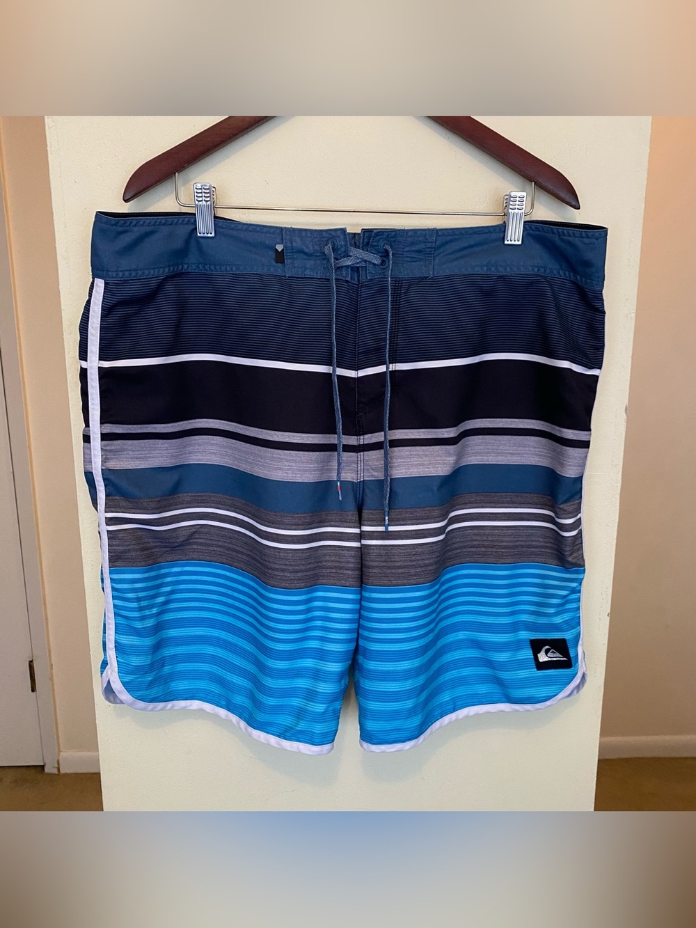 Men's Quicksilver Drawstring Blue Striped Boardshorts Size 38 Pocket Swim Trunks